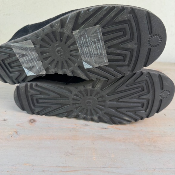 UGG CLASSIC FEMME LACE BOOTIES NEW - Picture 5 of 7